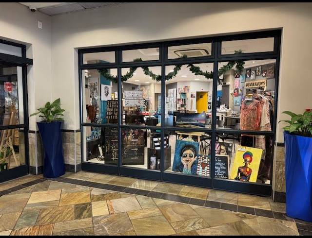 BUSINESS PROPERTY TO RENT IN HUMEWOOD